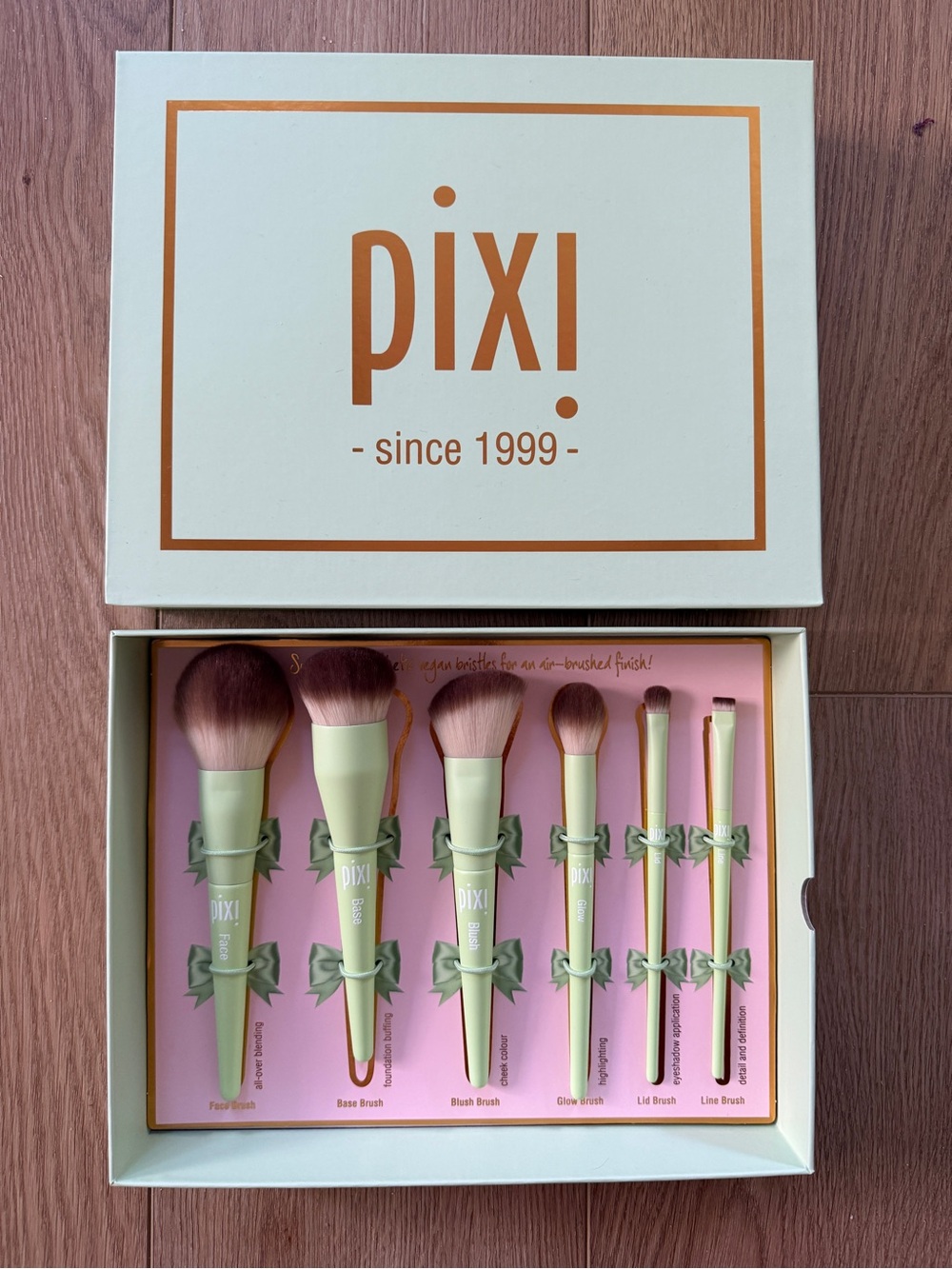 Pixi Light Green & Gold 6-Piece Women's Brush Set